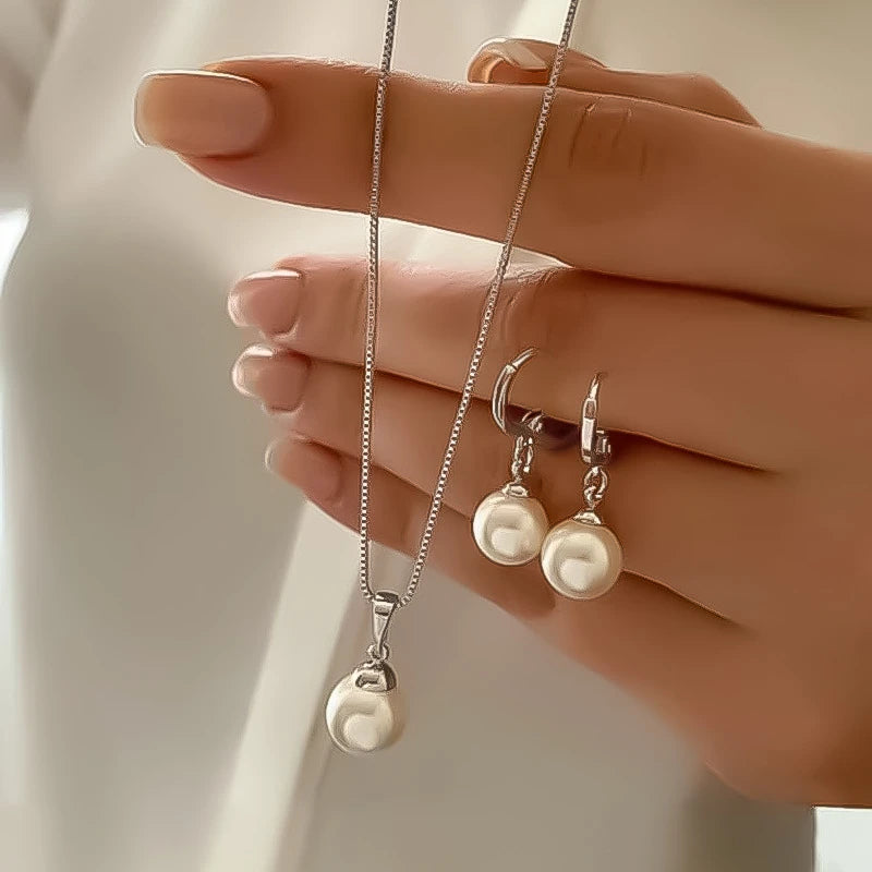 Elegant Vintage Gold Pearl Necklace & Earring Set
