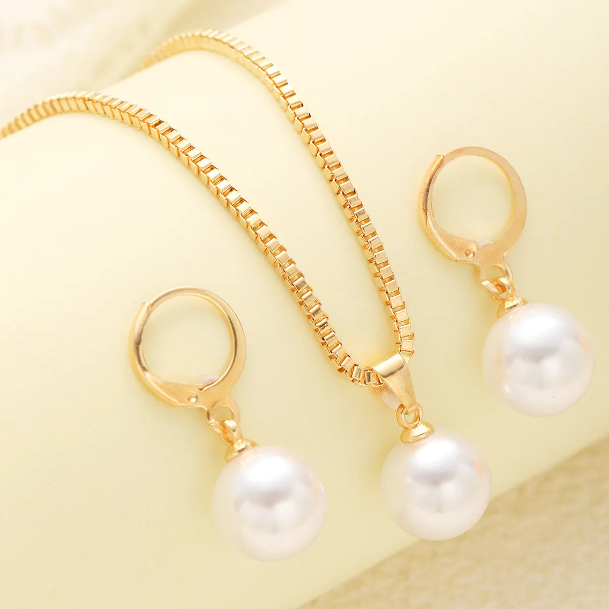 Elegant Pearl Pendant Necklace & Earring Jewelry Set