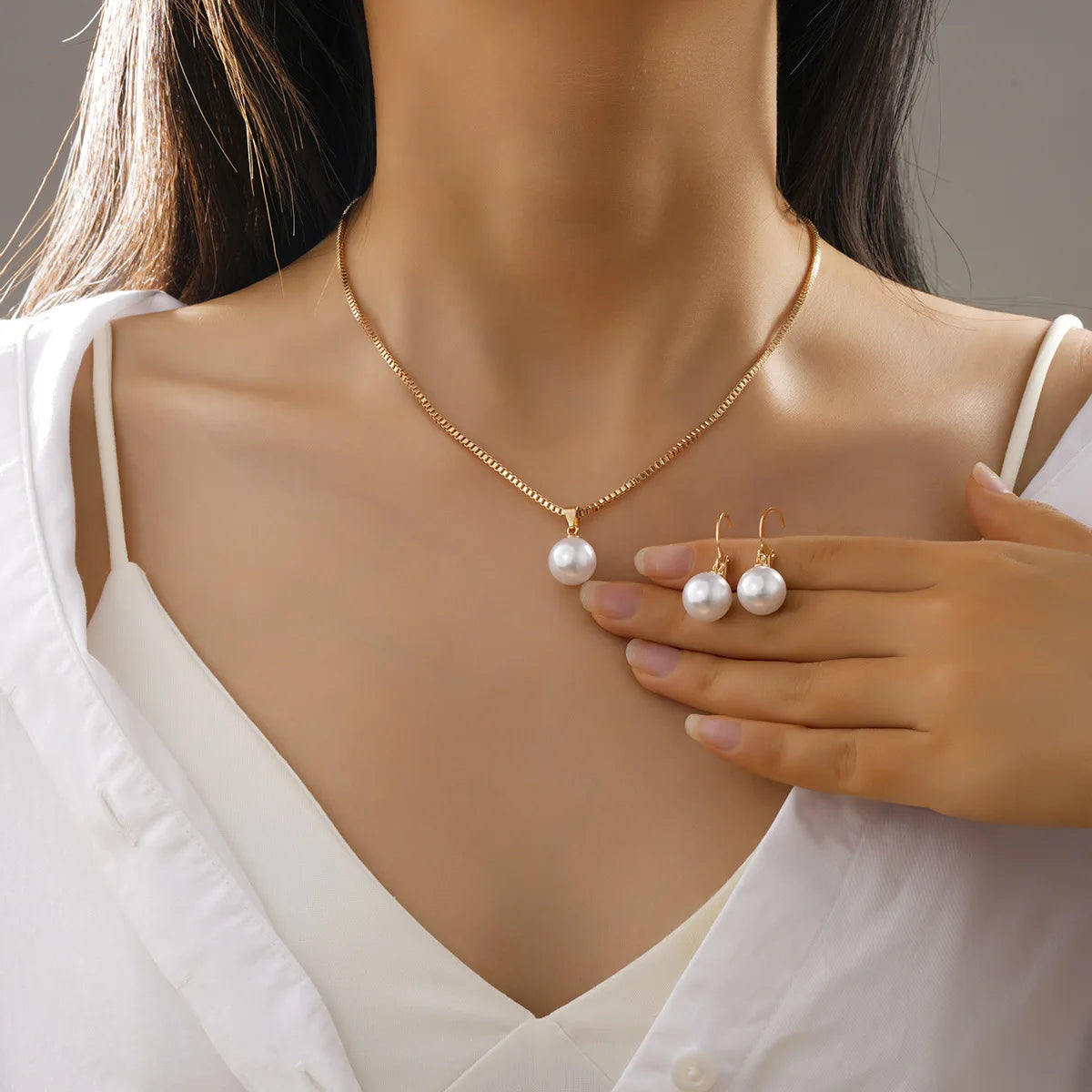 Elegant Pearl Pendant Necklace & Earring Jewelry Set